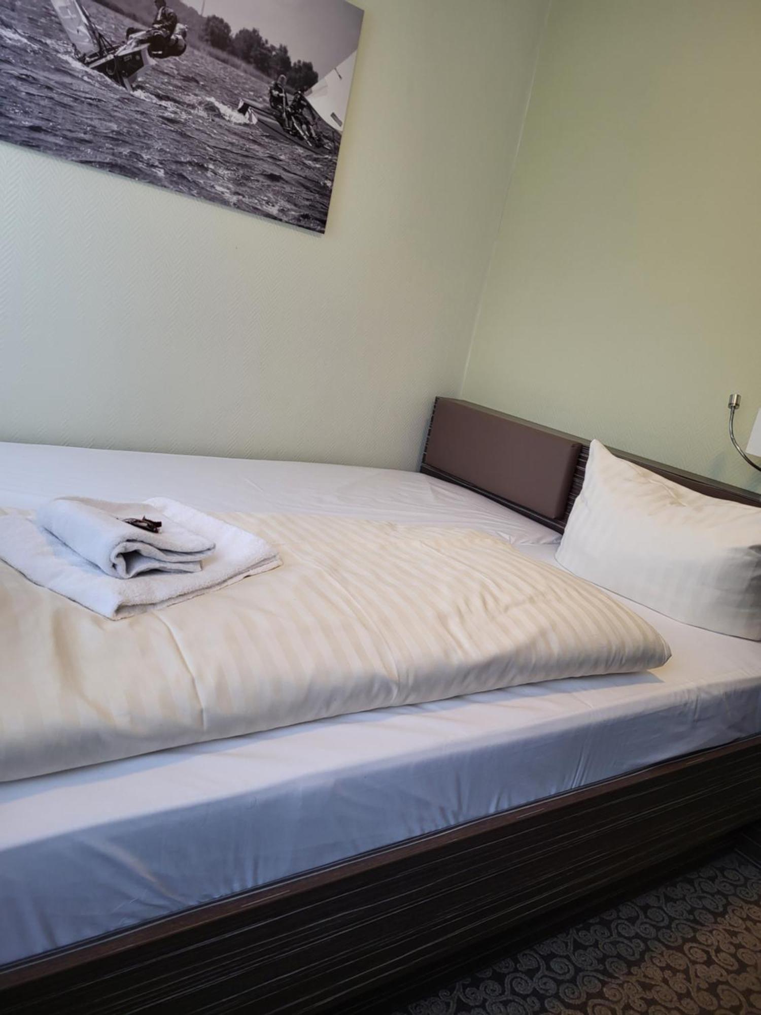 Bootshaus Hotel Bedekaspel ภายนอก รูปภาพ