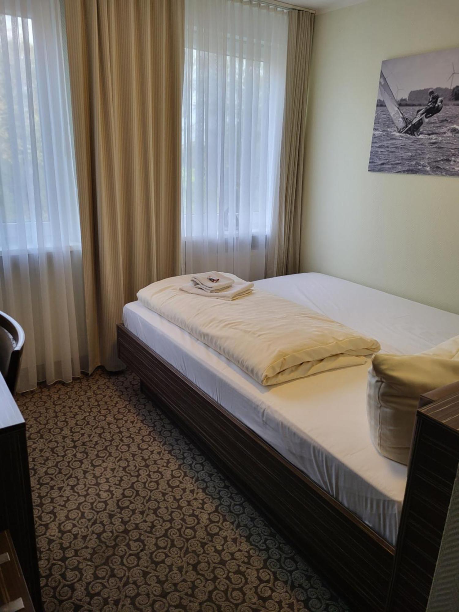 Bootshaus Hotel Bedekaspel ภายนอก รูปภาพ